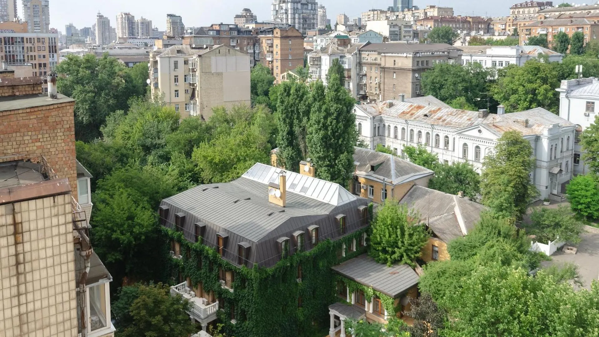 Petrovdom Apartments 5-46 In Rc Zhemchuzhyna 38, Zhylianska 68 Kiev